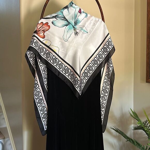 CHICOS Large Scarf - Picture 3 of 7